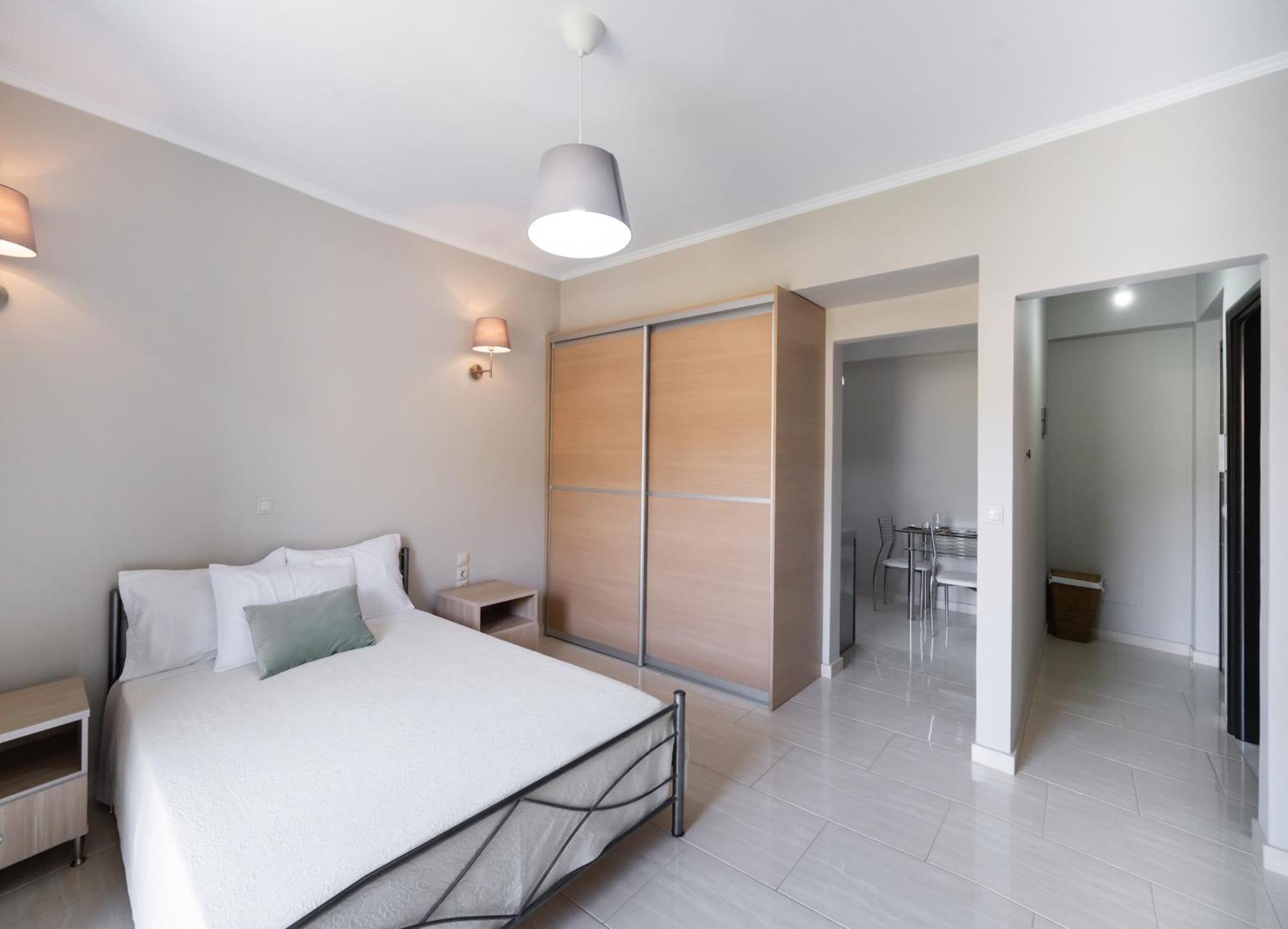 Apricus Apartments Apolpaina Eksteriør bilde